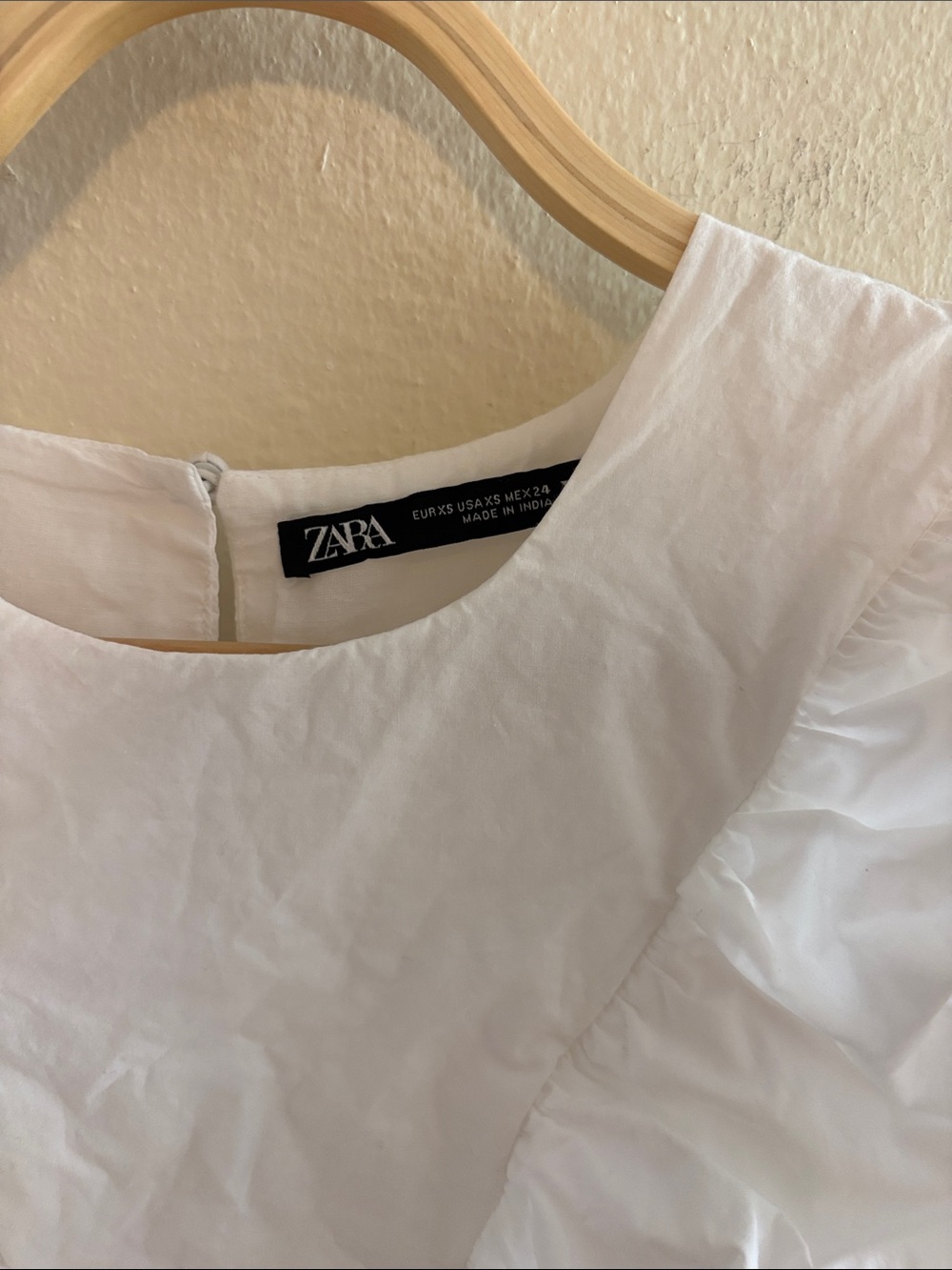 Zara White Eyelet Dress - Picture 3 of 4